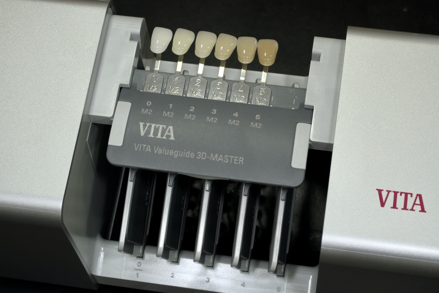 VITA-3Dマスターシェードガイドを使った『正しいシェードテイキング