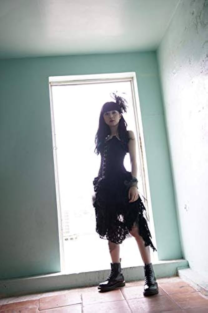 Amazon.co.jp: 工藤晴香写真集 『910hr』 : 根本 好伸: 本