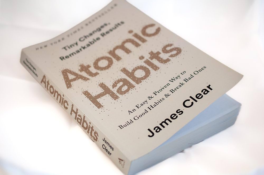Amazon.com: Atomic Habits – Change Your Life Through Small Steps