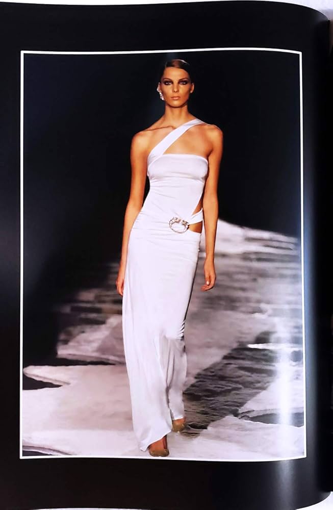 Gucci by Gucci: Mower, Sarah: 9780865651791: Amazon.com: Books