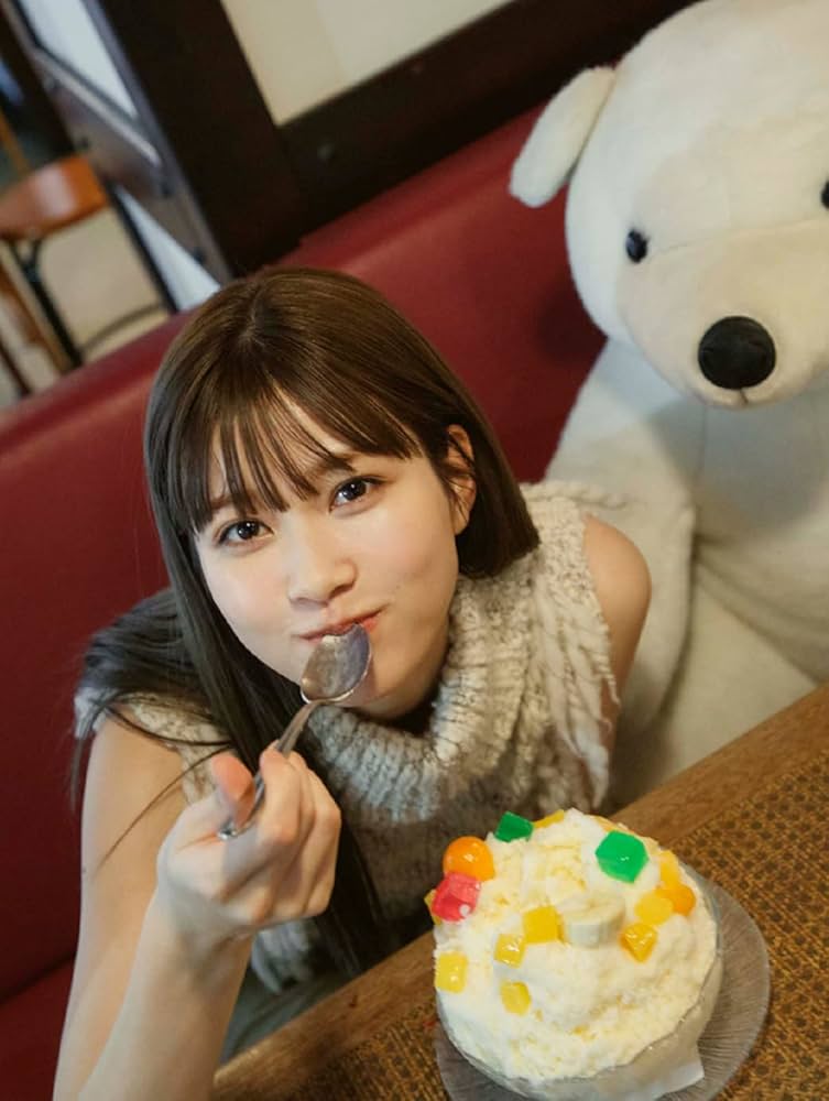 Amazon.co.jp: 生見愛瑠1st写真集 はじまり。 : 生見 愛瑠: 本