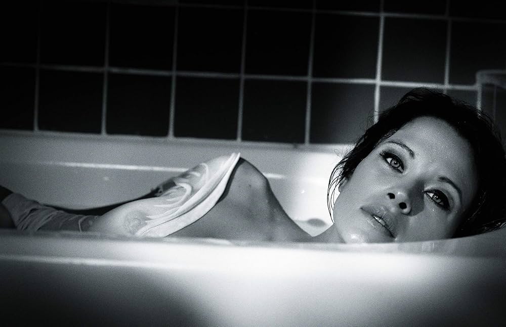 Amazon.com: In the Tub: 9780988738515: Scott, T. J.: Books