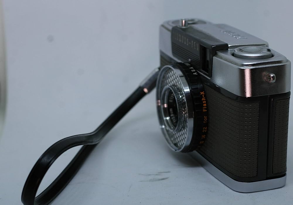 Amazon | Olympus Pen EE | コンパクト 通販