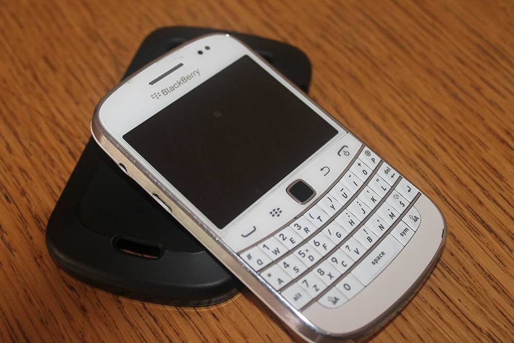 Blackberry Bold 9900 Sim Free Mobile Phone - White: Amazon.de