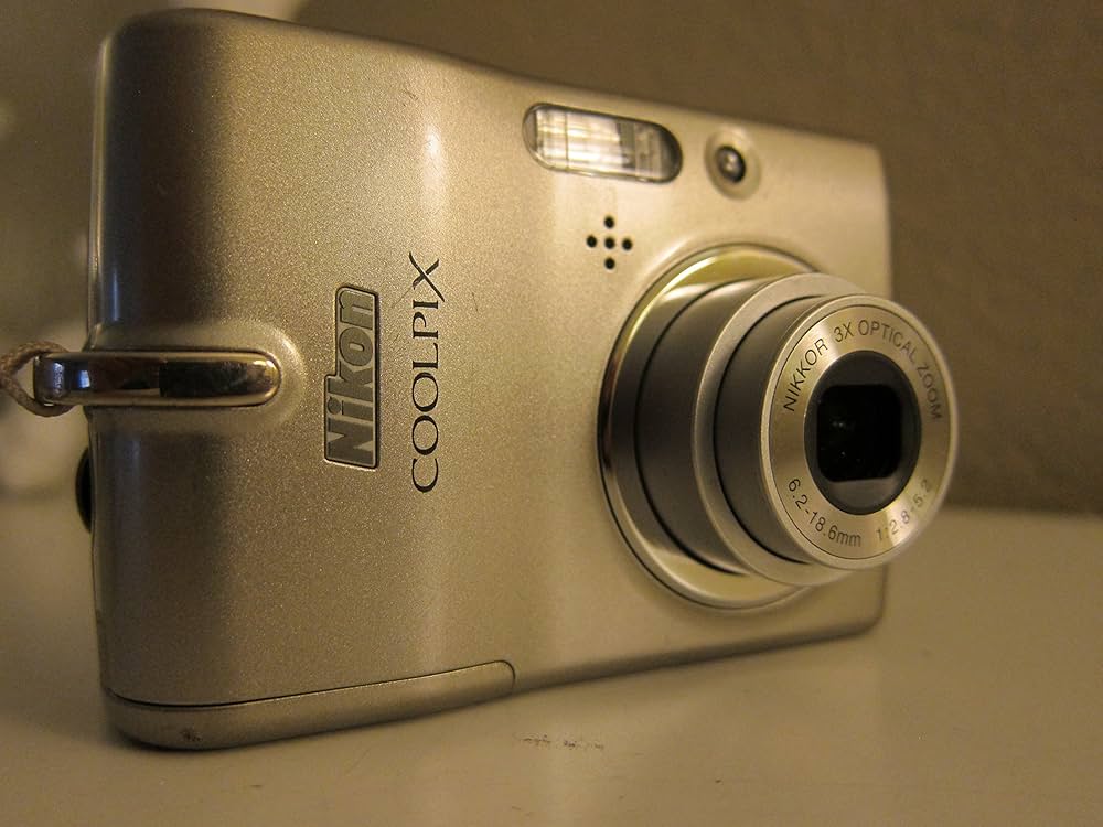 Amazon | Nikon Coolpix L11 6MP デジタルカメラ 3倍光学ズーム付き