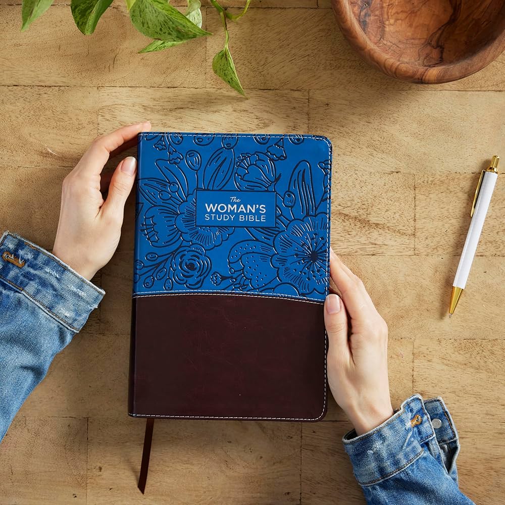 The Woman's Study Bible: New International Version, Blue/Brown