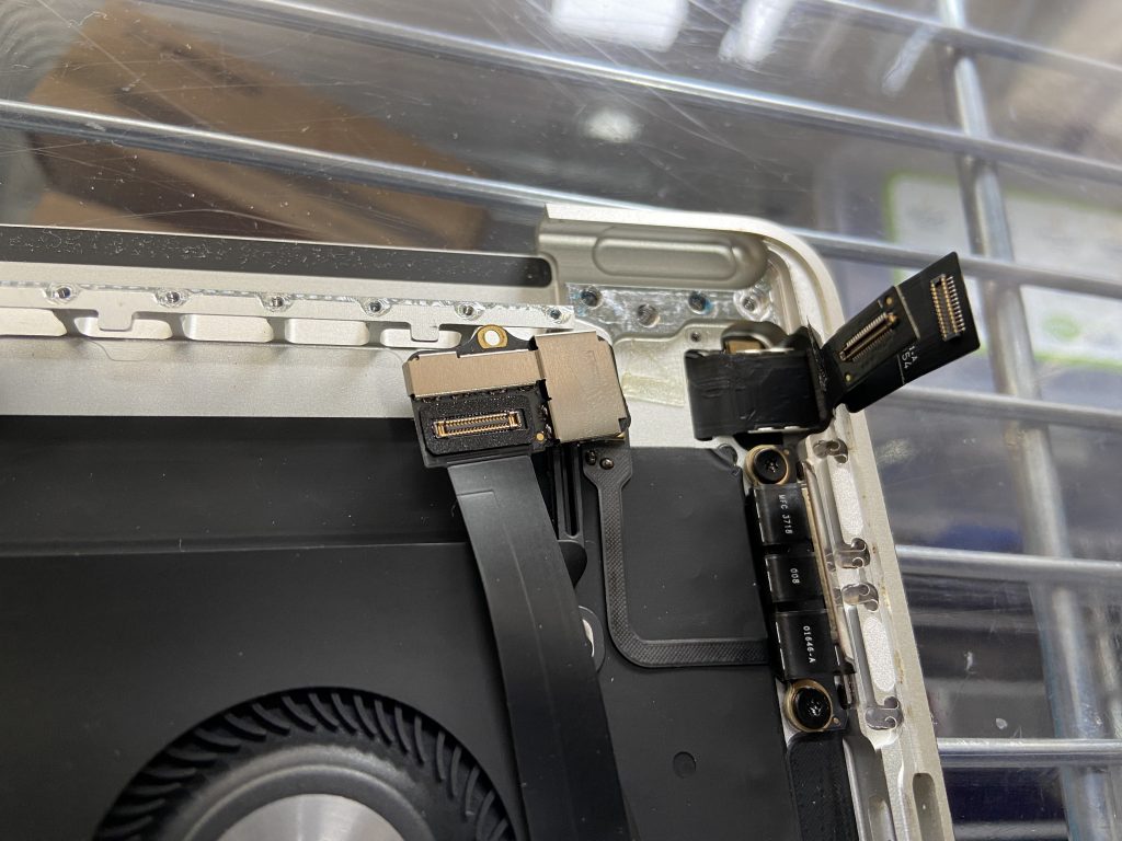 Touch Bar故障】MacBookPro Touch Bar修理！ | Mac修理アースト