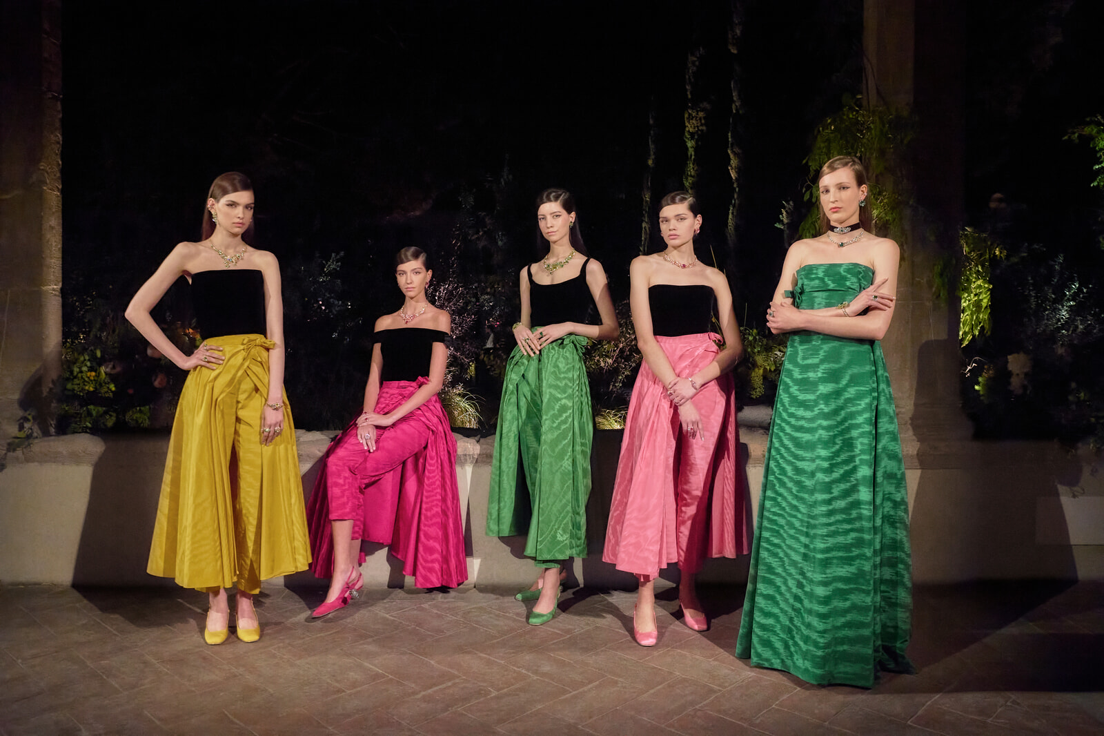 ディオールの新作ハイジュエリー、幻想の森に動物たちが遊ぶ