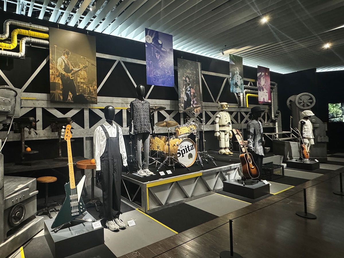スピッツ初の大規模展『SPITZ,NOW! 〜ロック大陸の物語展〜』必見