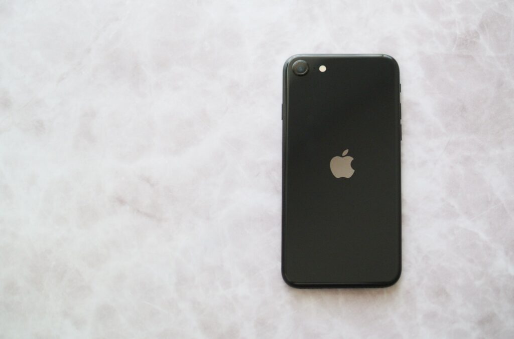 2025年】iPhone SE（第2世代）実機レビュー｜今でも人気の理由を徹底