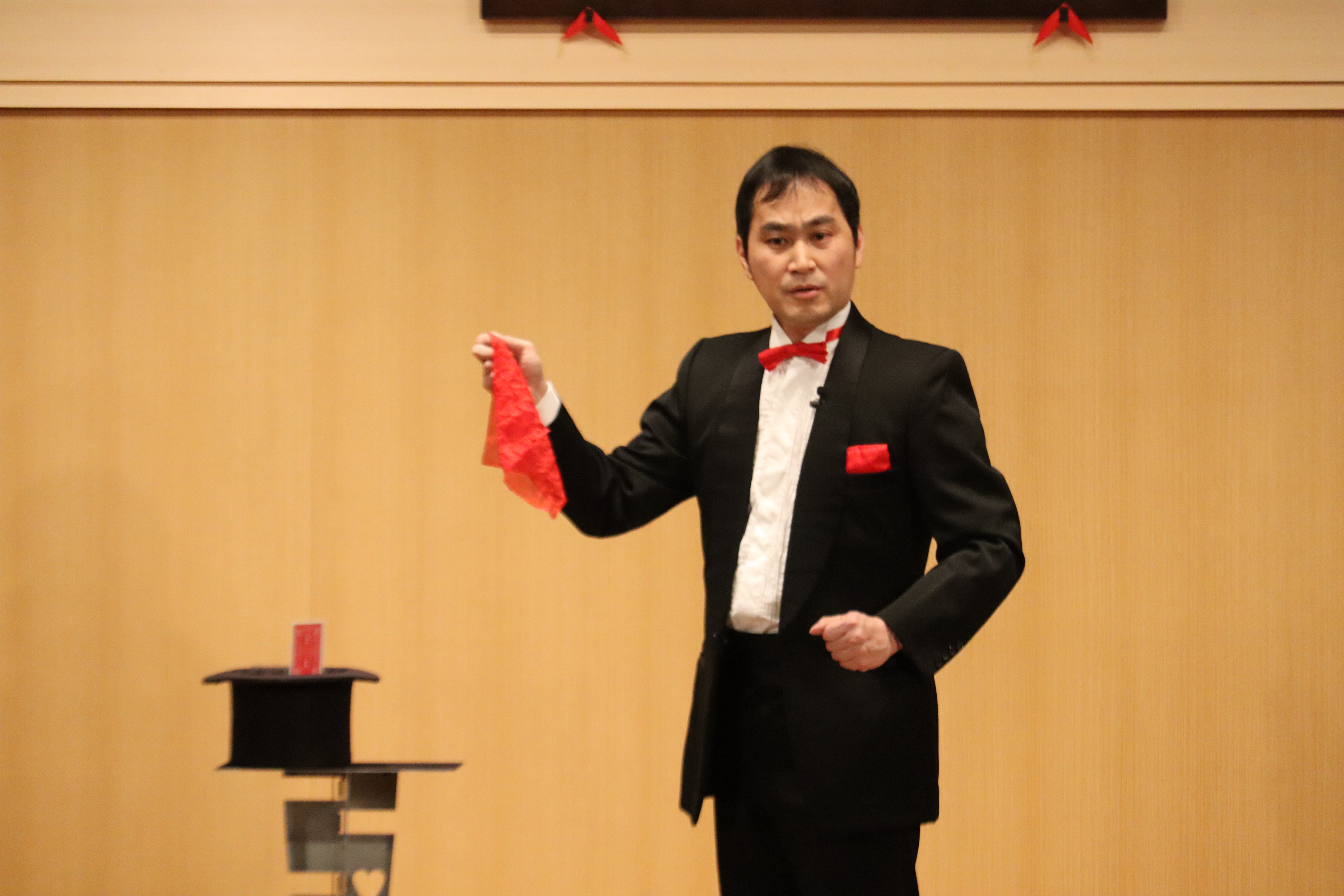 マジックに落語に…芸歴45周年で奇術師・松旭斎小天正が盟友・笑福亭仁