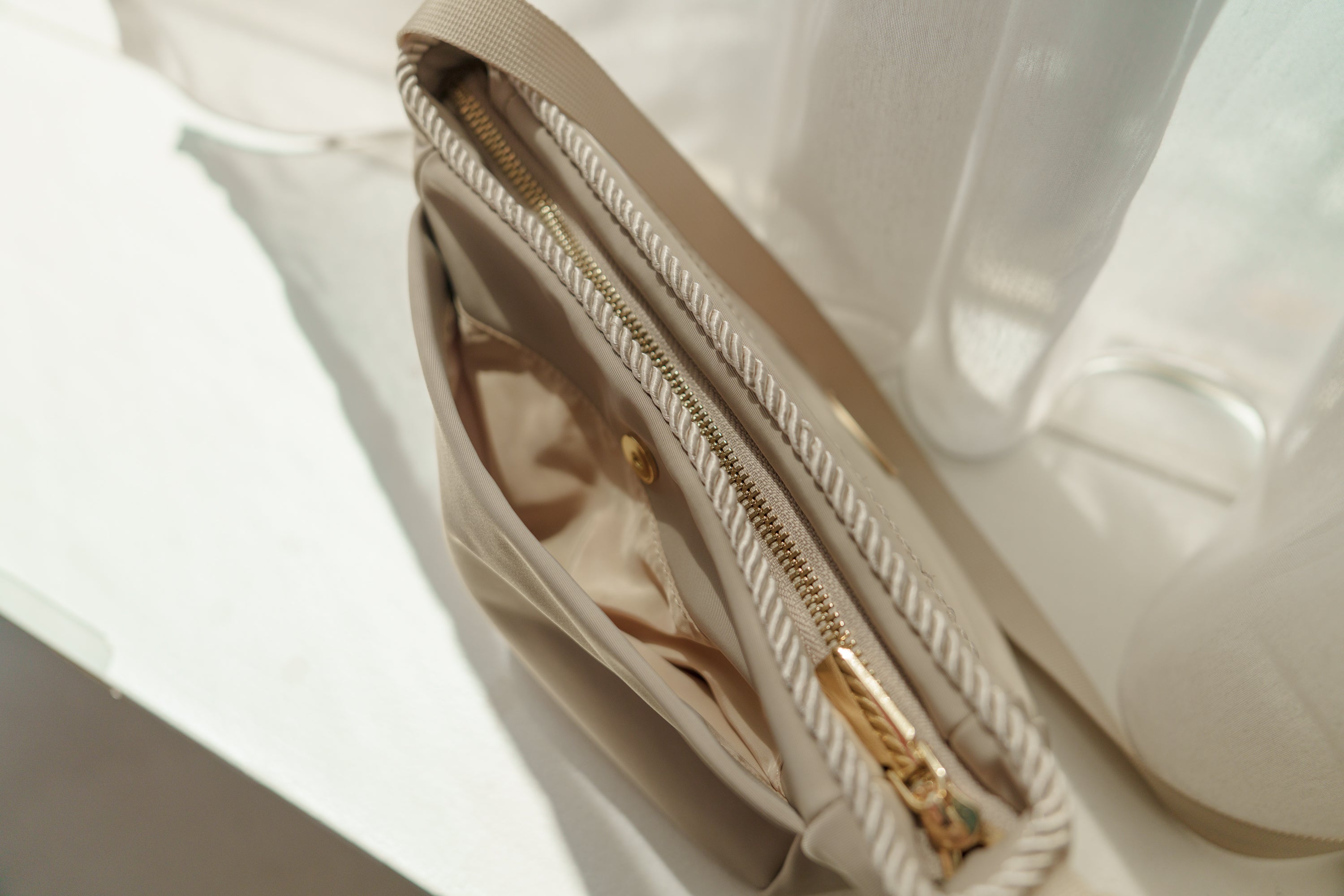 ツイストコードショルダーバッグ【リサイクルポリエステル】 – Maison