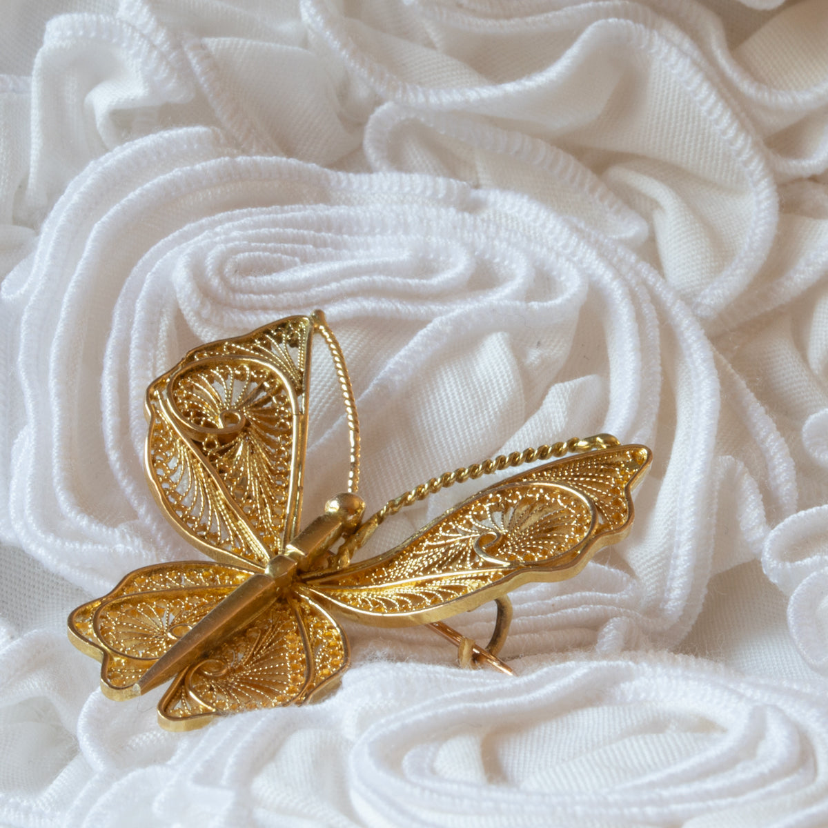 蝶のフィリグリーゴールドブローチ アールヌーボー
