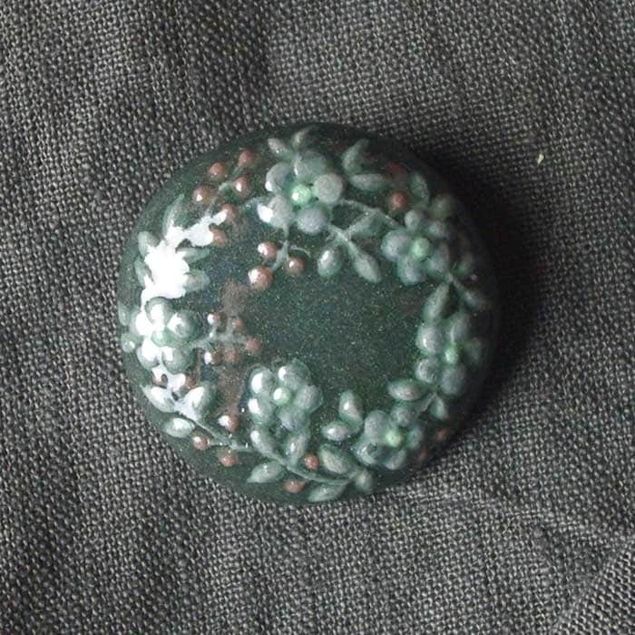 陶器のブローチ【のばら / ブラック】 益子焼 焼きもの 花柄 花模様