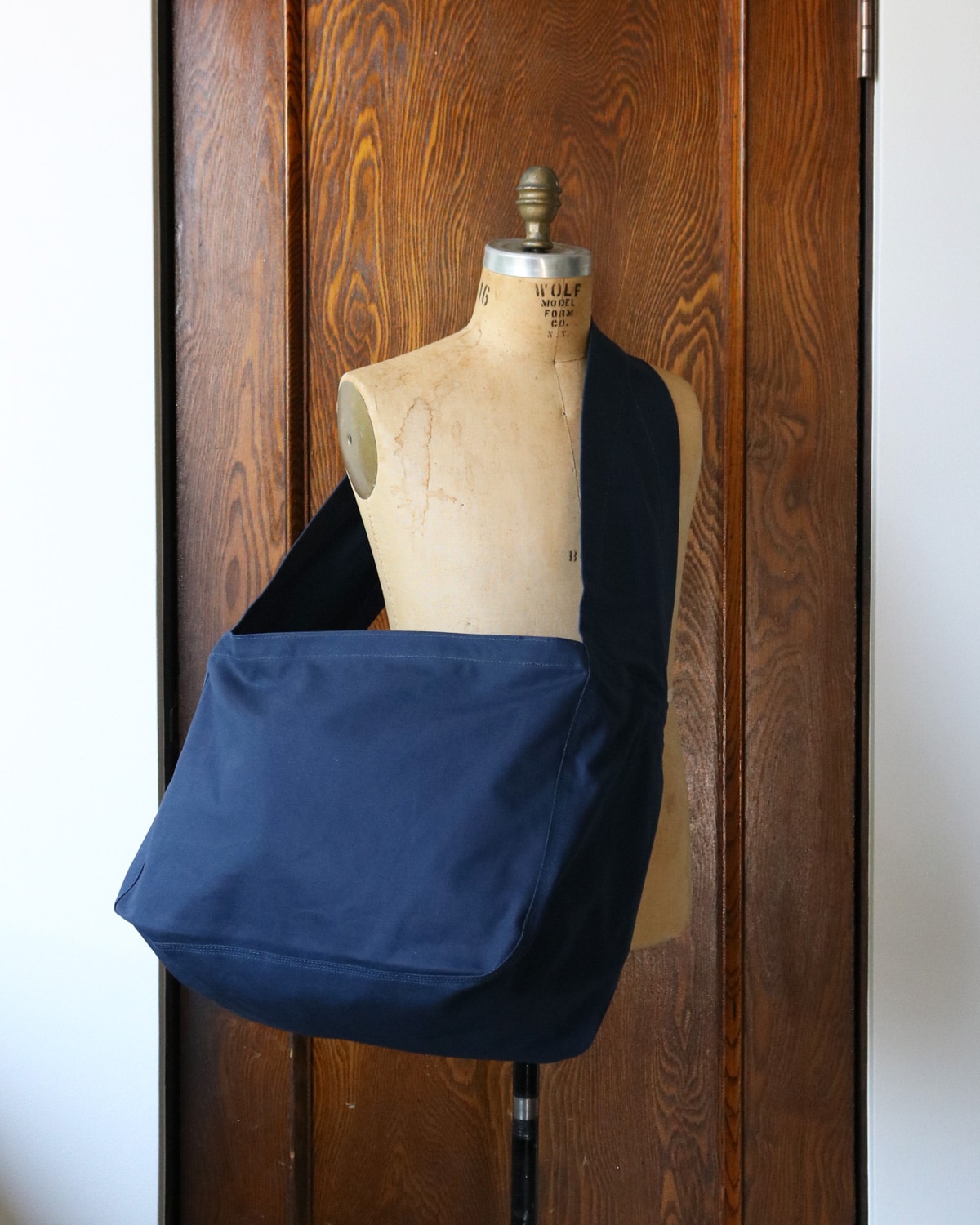 LABOR DAY レーバーデイ｜NEWSPAPER BAG ニュースペーパーバッグ【NAVY】