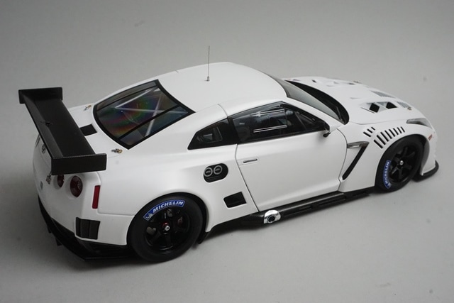 1/18 オートアート 81076 日産 GT-R FIA GT1 ワールドチャンピオン