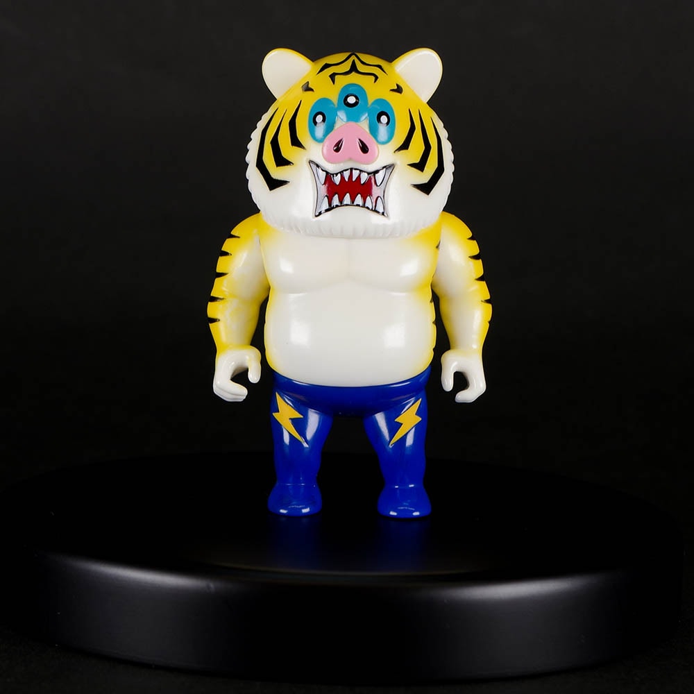 アートジャンキー x One up. ブタイガー レッド ソフビ アート