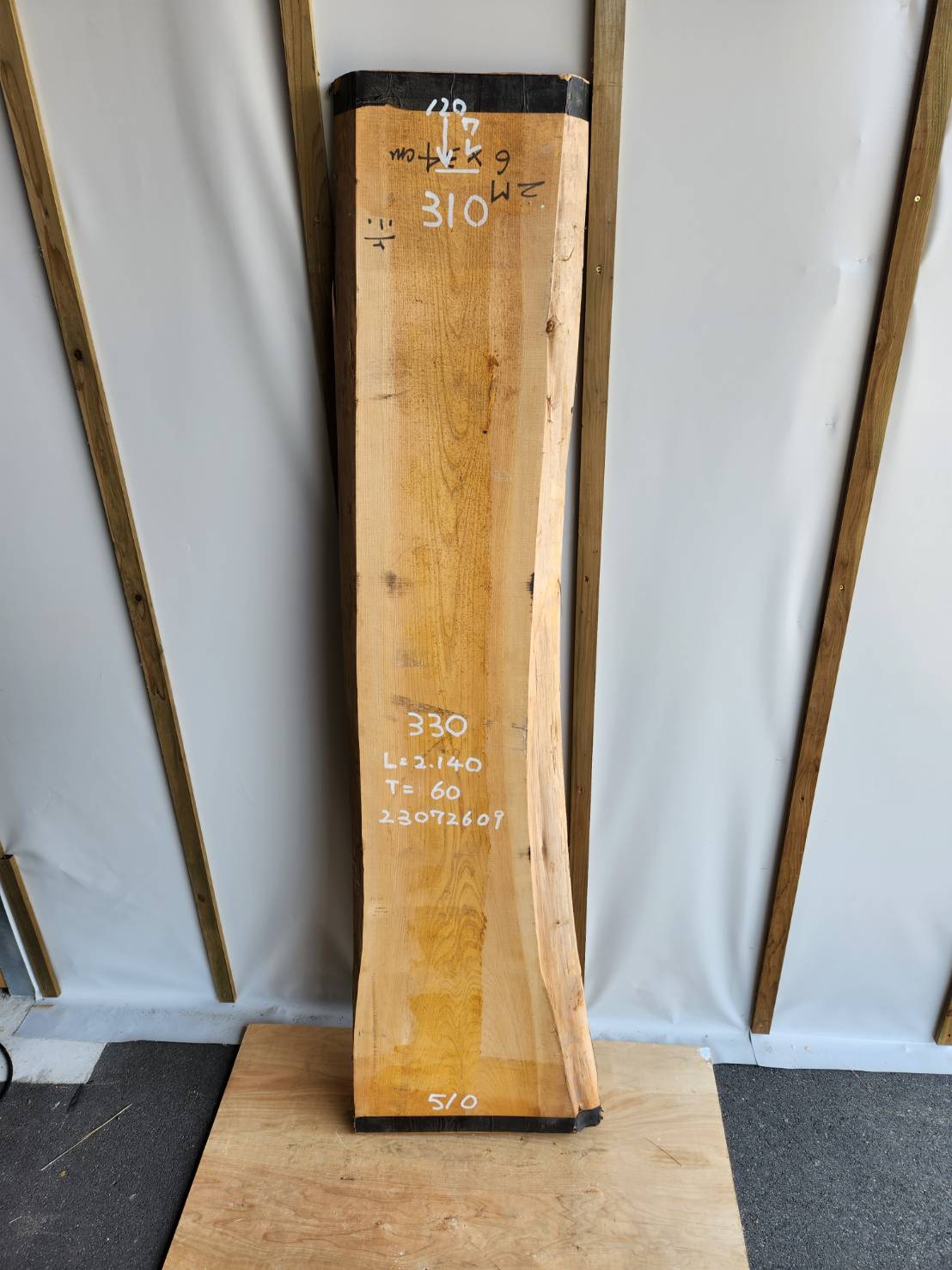 一枚板 天板 テレビ台やカウンター テーブルのDIY｜無垢板を安く買う