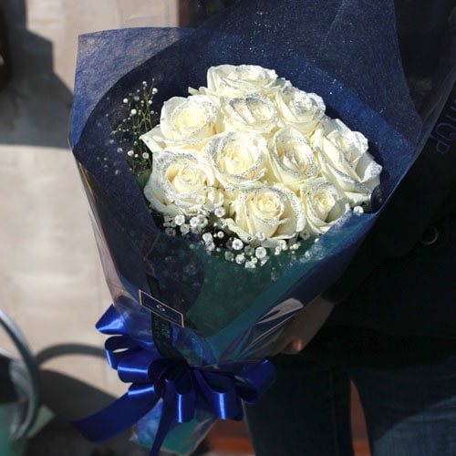 キラキラ白いバラ 11本の花束 | バラ・生花,白いバラ,花束 | ROSESHOP