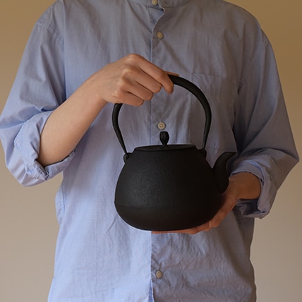 釜定　鉄瓶　秋の実　肌　新品　南部鉄器 釜定 鉄瓶 / 秋の実 肌 南部鉄器 | AKI interior space