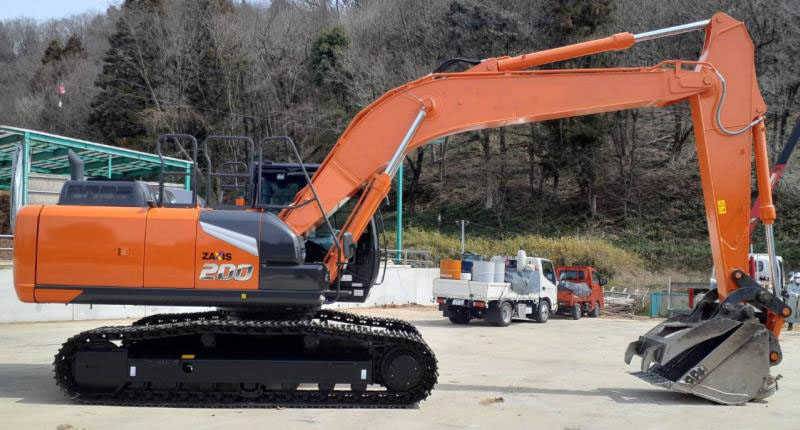 日立油圧ショベル 「ZX200-7」 新車納車させていただきました