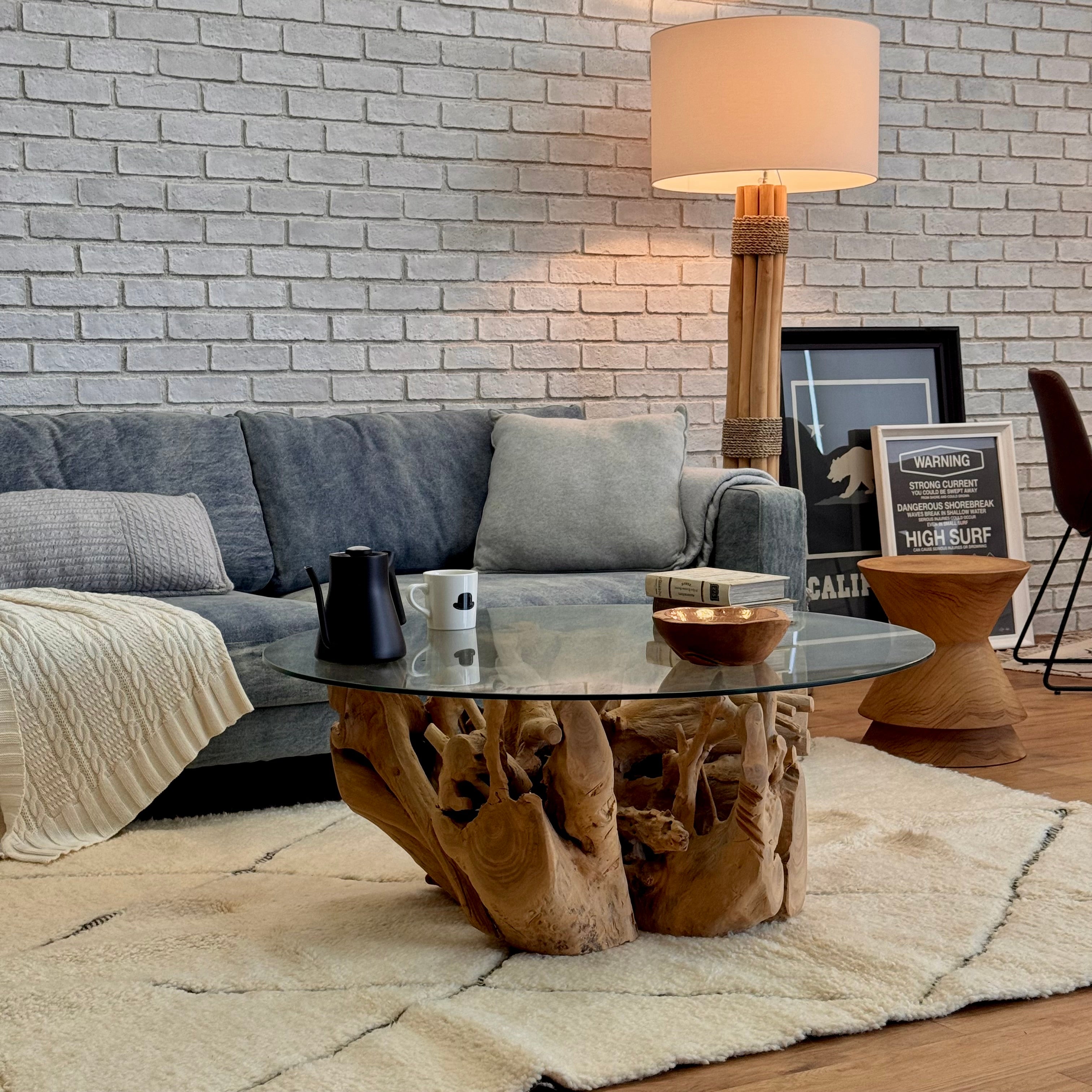 静かな中心ができる丸ガラス｜TOOR COFFEE TABLE／dareels