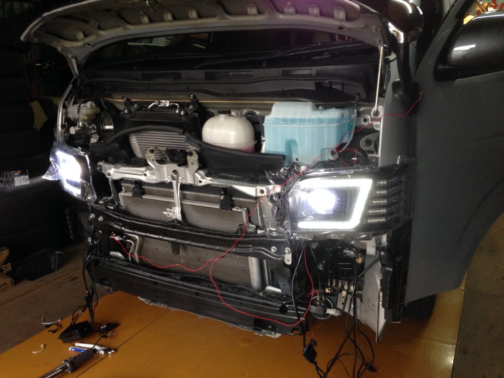 4型ハイエース、コプラスジャパン製のプラチナLEDヘッドランプに