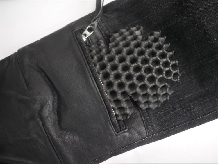 冬の4層構造 『レザーニーウォームパンツ』 | マックスフリッツ神戸