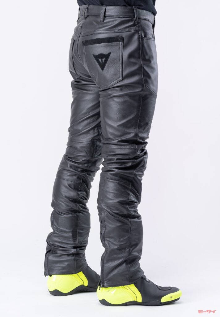 ダイネーゼ「トロフィーリミテッドレザーパンツ」 バイクから降りても