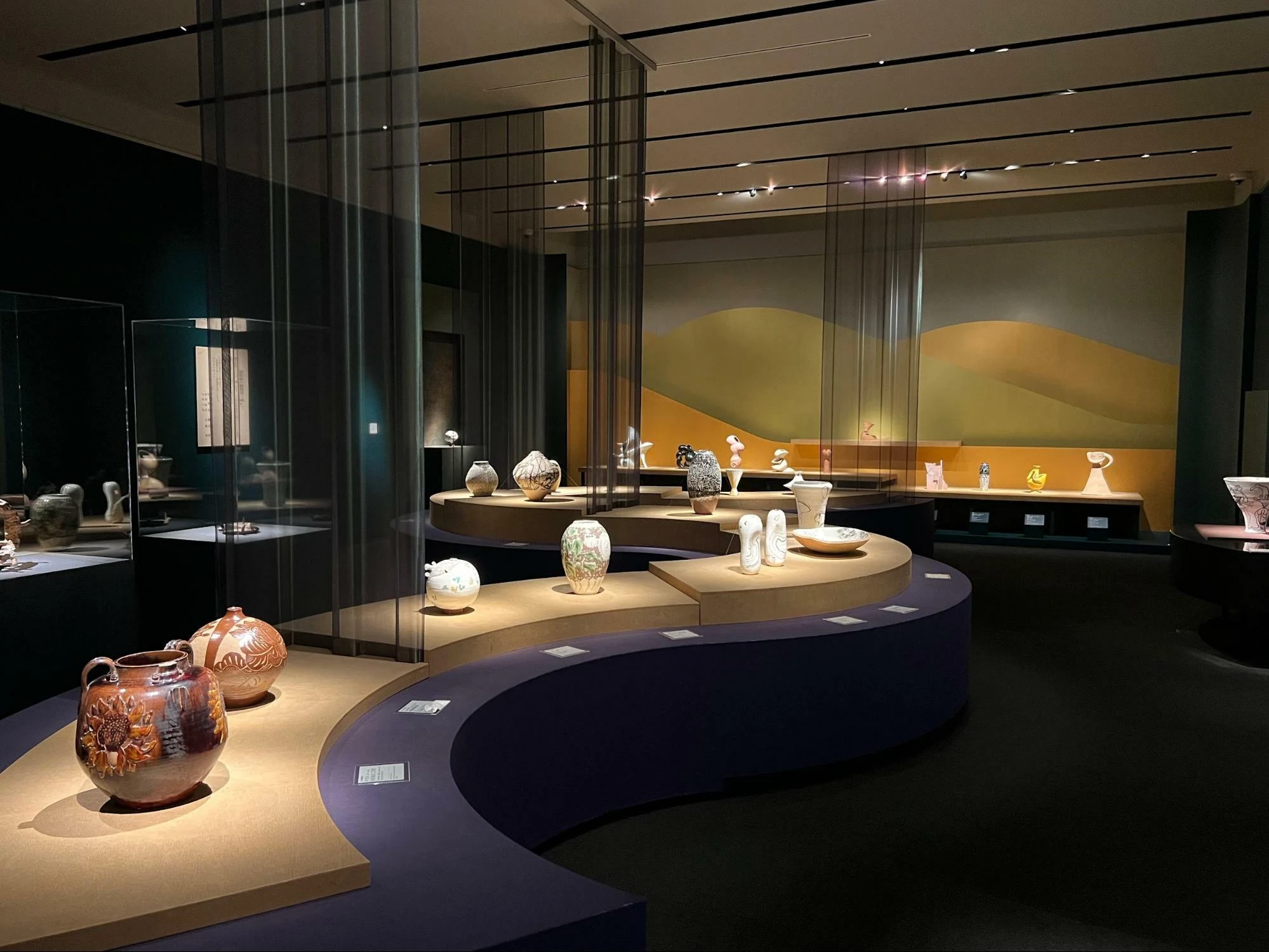 前衛陶芸の50年を体感、八木一夫や鈴木治ら走泥社の展覧会