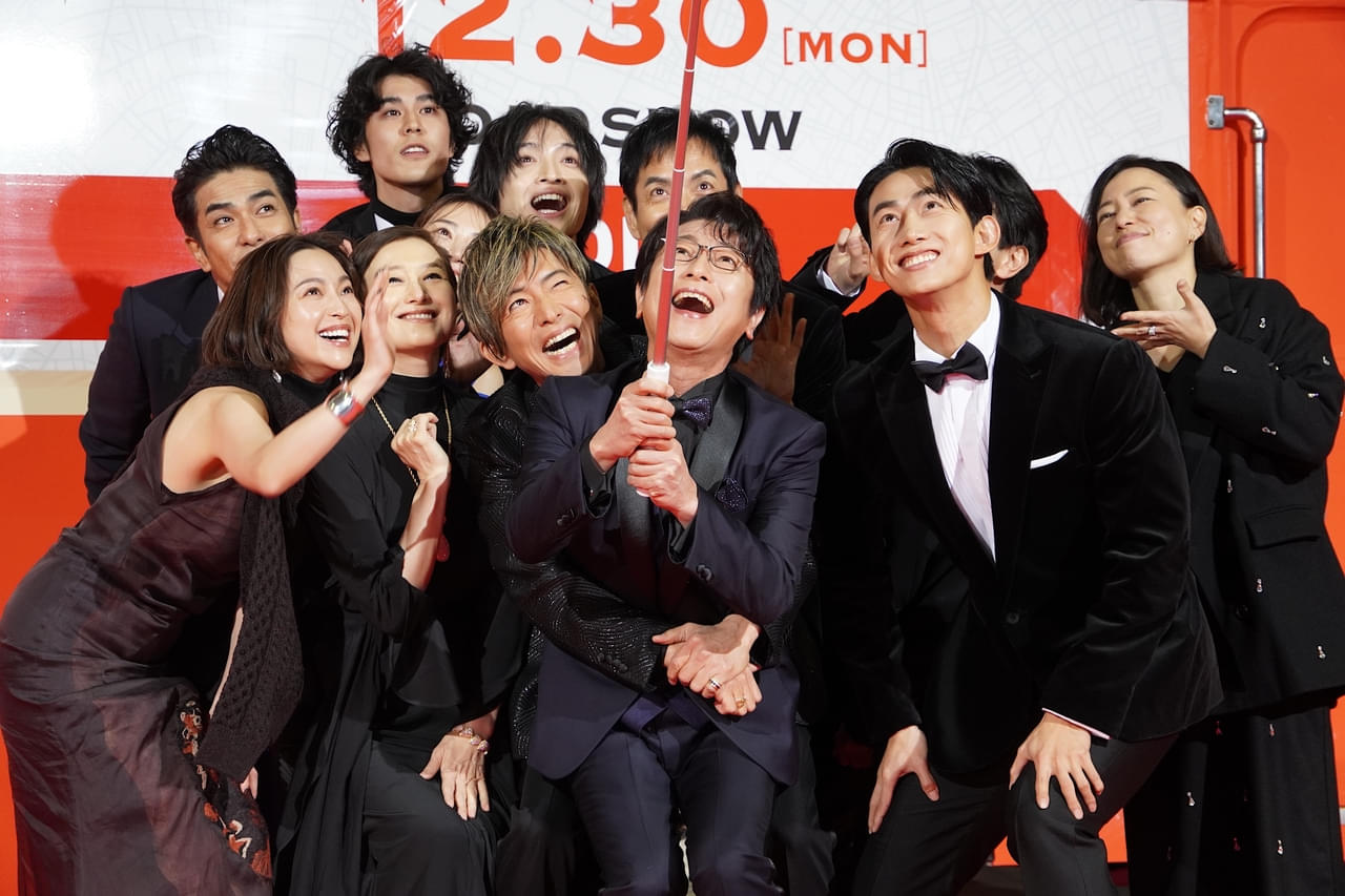 木村拓哉、「グランメゾン・パリ」豪華メンバーと新宿・歌舞伎町に降臨