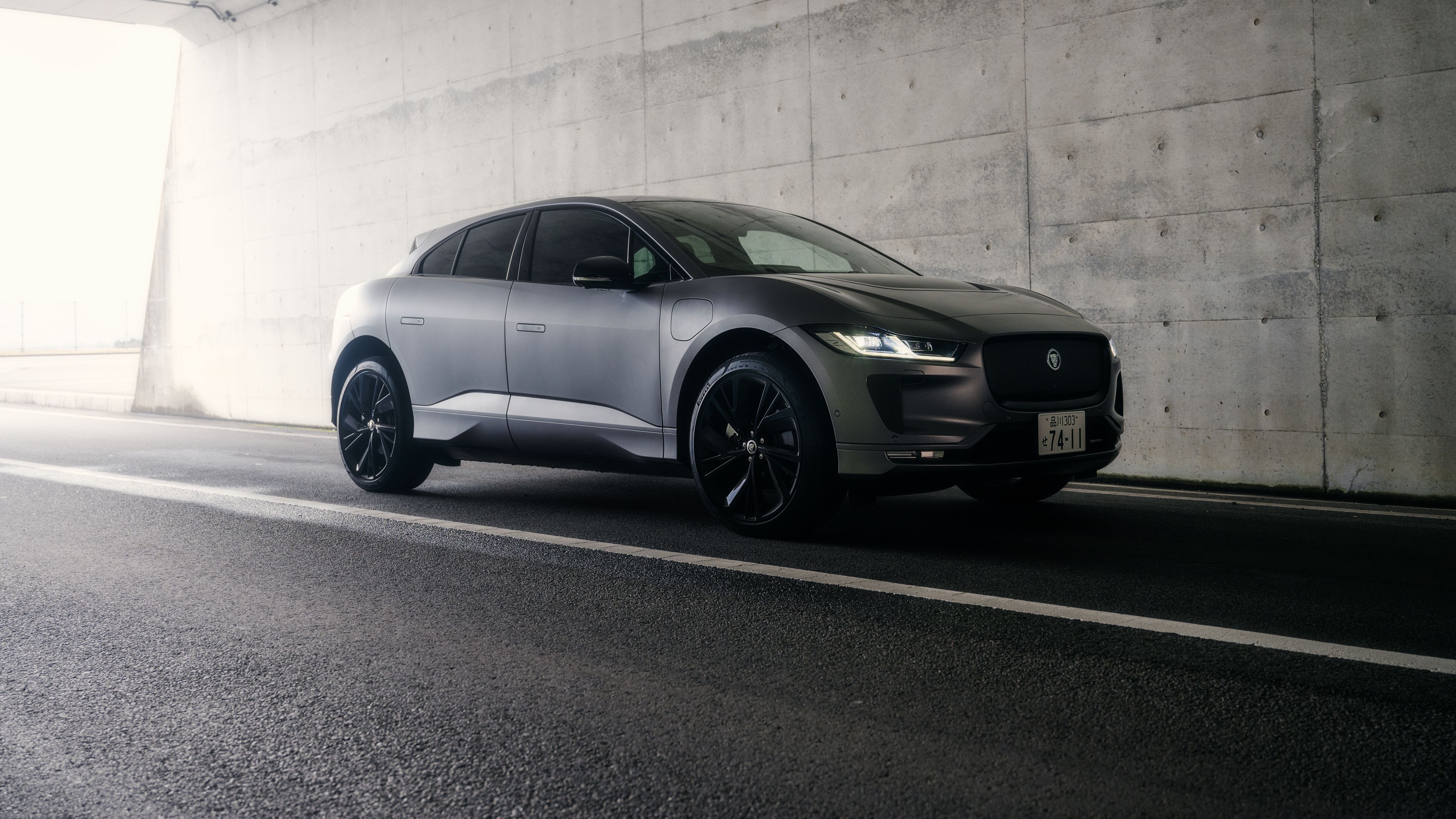 中身はやっぱりネコ科の大型肉食獣──新型ジャガーI-PACE試乗記 | GQ