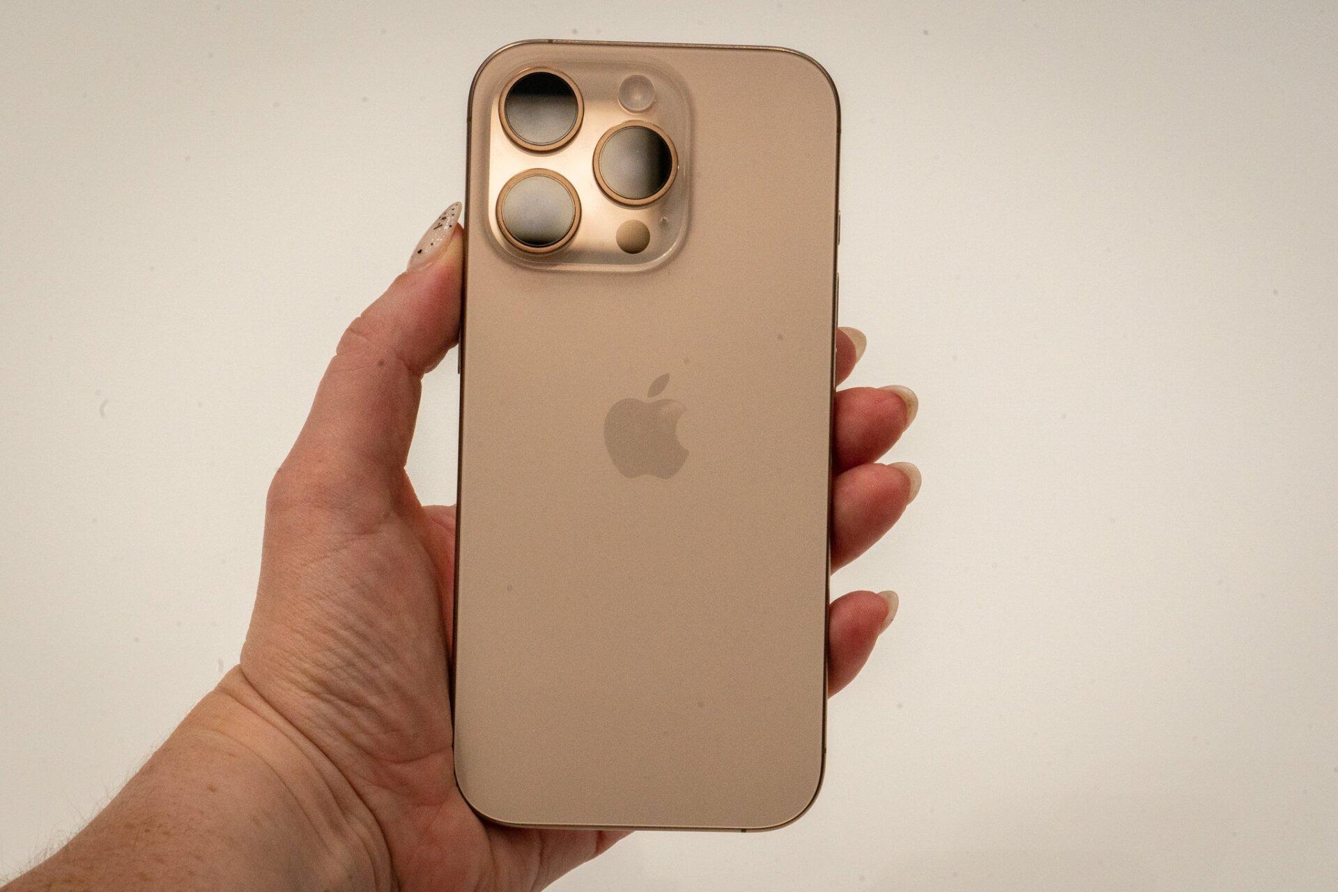 iPhone 16 Pro、デモ会場で圧倒的人気はデザートチタニウム