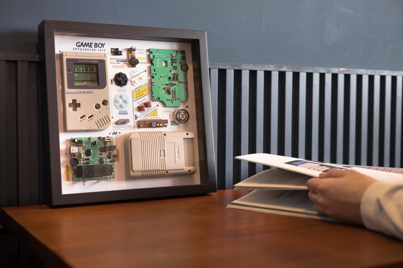 ギズ屋台】名機をアートにする｢GRID｣、分解されたゲームボーイから発せ