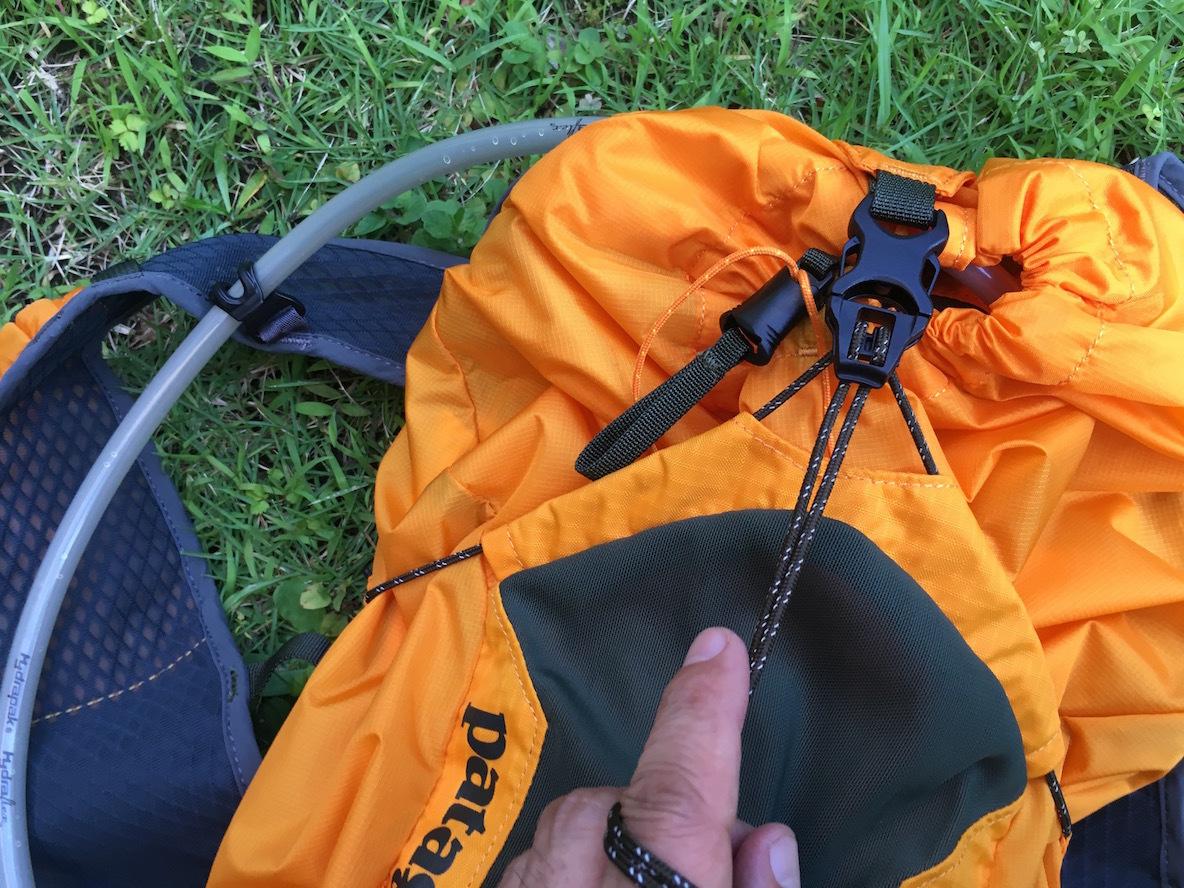 パタゴニアのトレラン用ベストは多機能なコンパクトリュックのように