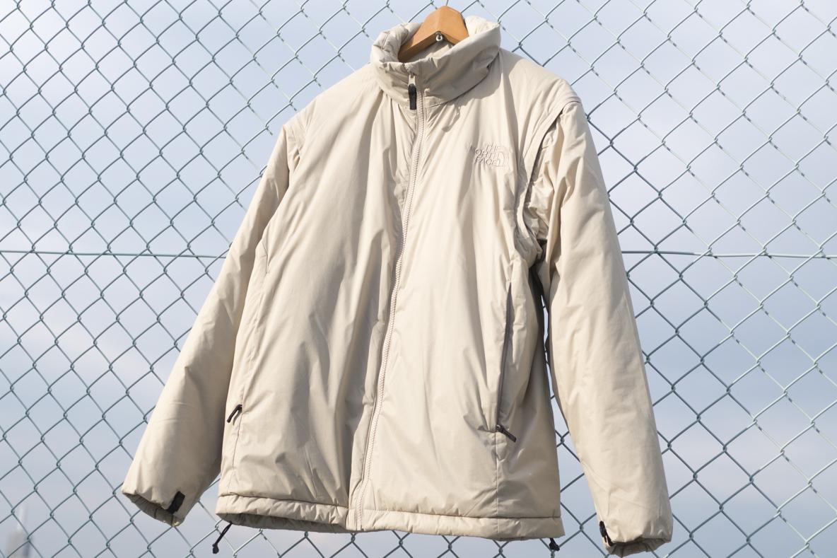 昨年購入したTHE NORTH FACEの「ベストになるインサレジャケット」には