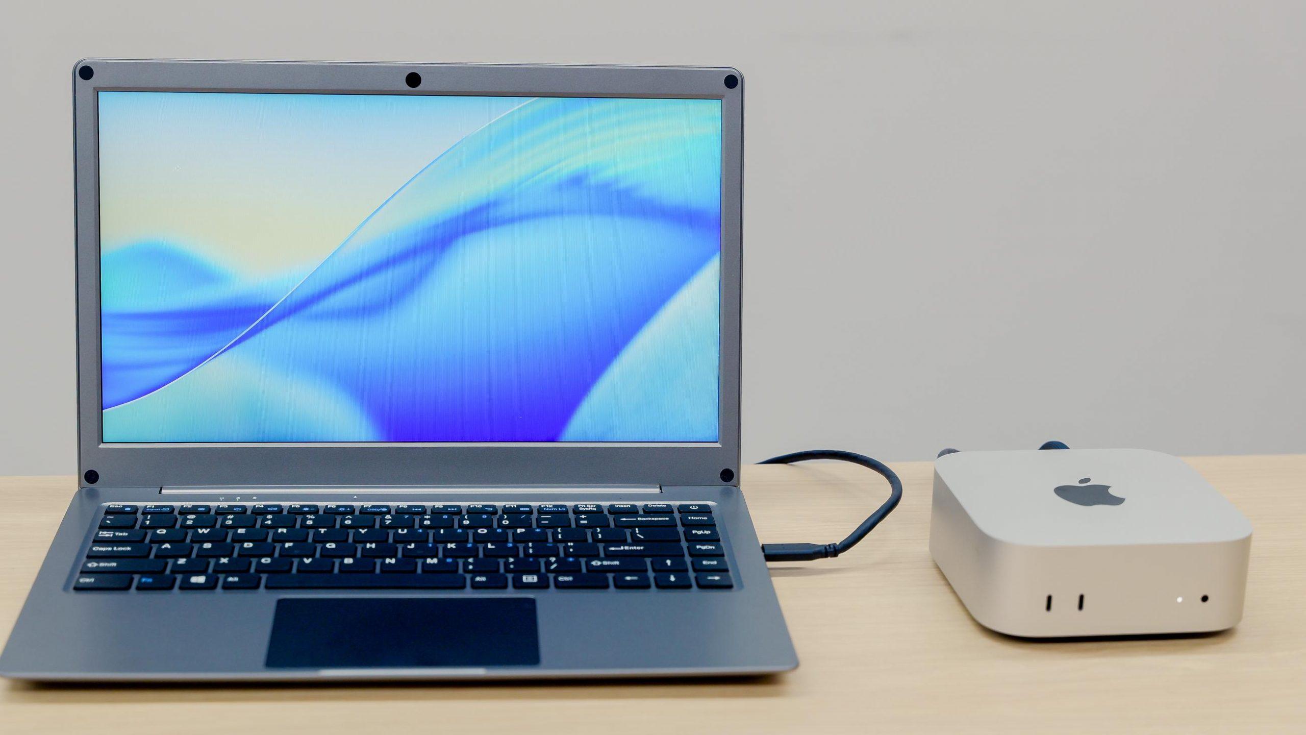 こういう使い方もアリ。キーボード一体型モニターでMac miniがデスク
