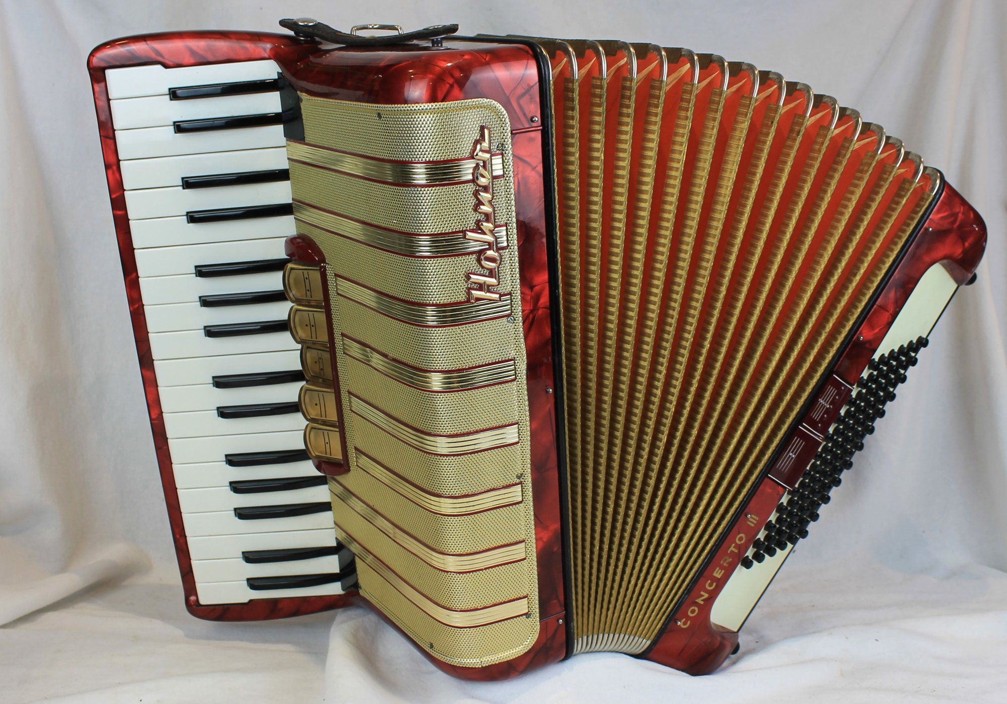 7052 - Red Gold Hohner Concerto III Piano Accordion LMM 34 72