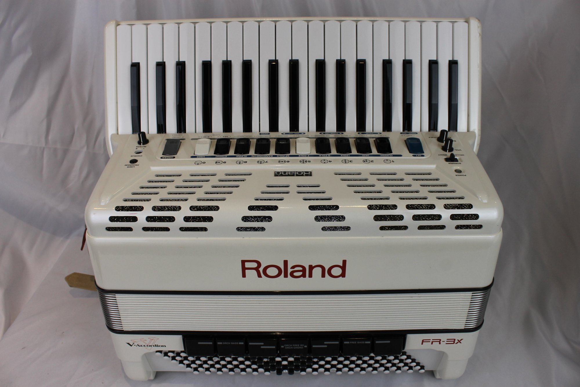 3877 - White Roland FR-3X-WH Piano Accordion 37 120 Previous Model