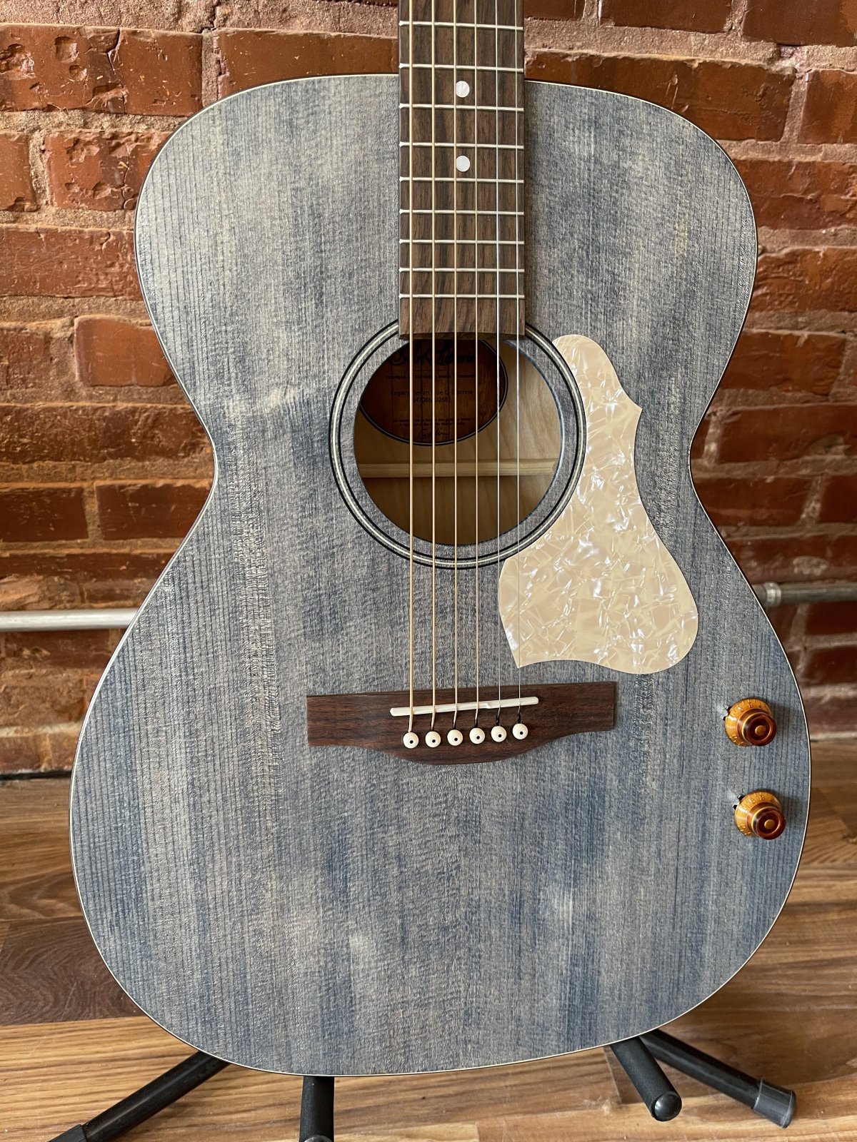 Art & Lutherie Legacy Q-Discrete Denim Blue w/Gig Bag