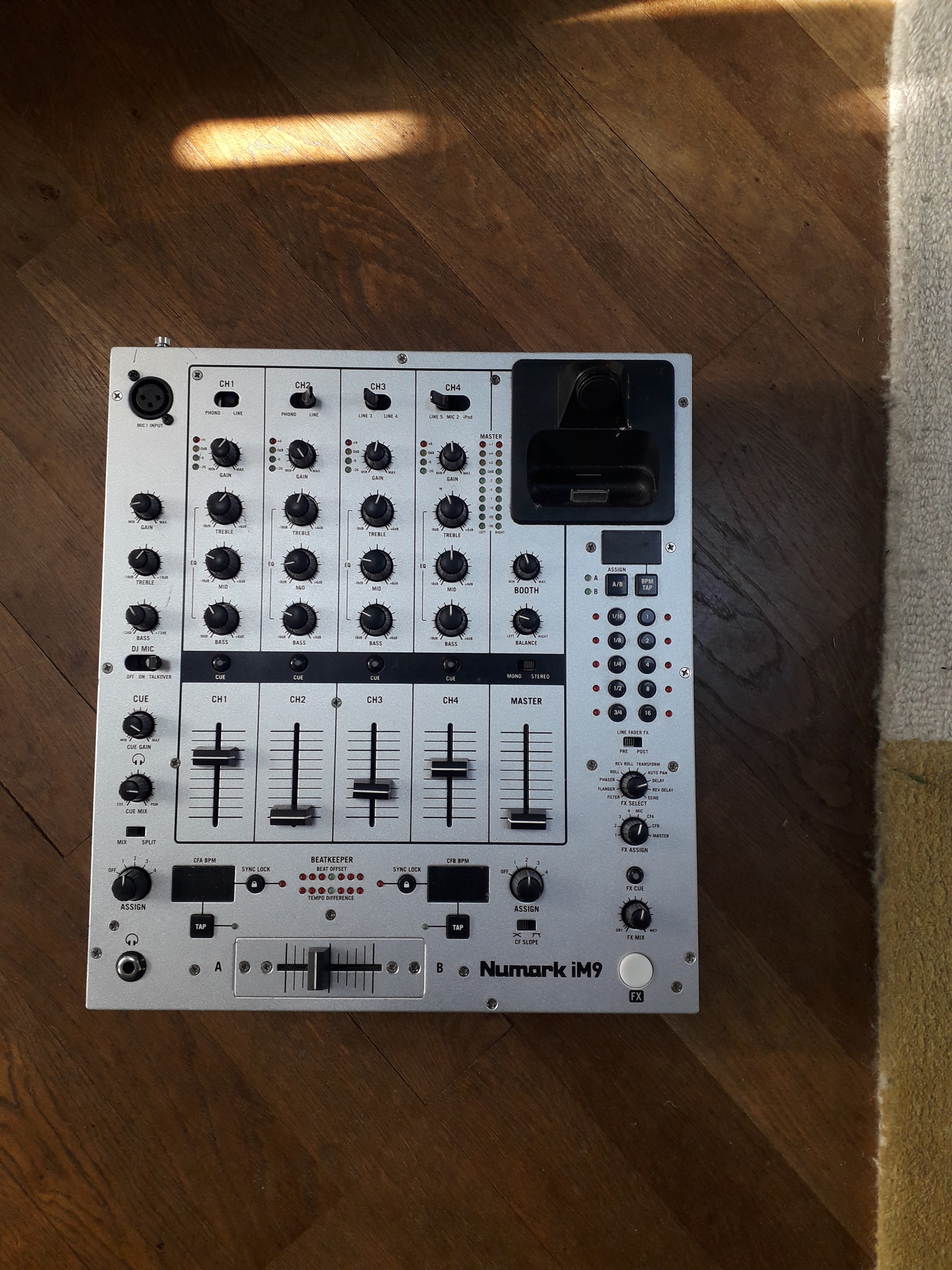 Numark iM9 DJミキサー Numark iM9 DJミキサー Numark iM9 DJミキサー