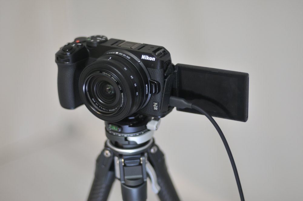 Z30のバッテリーと充電器について！付属品はUSBケーブルのみ