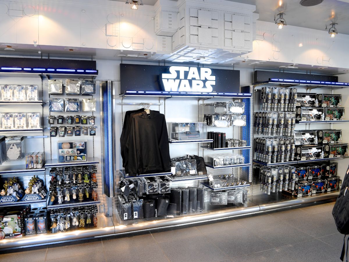 黒×銀のスタイリッシュなデザイン！東京ディズニーランド「スター