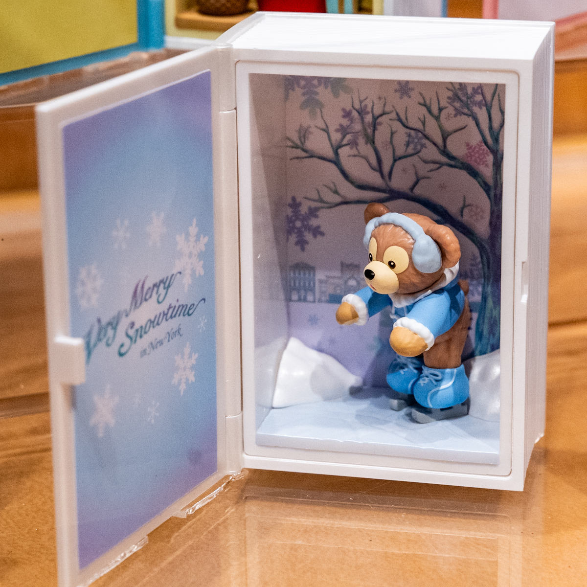 ダッフィーとの思い出が蘇る20年間のアートがつまったグッズ！ 東京