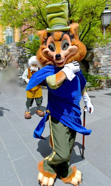 壇に登ってポーズ☆ファウルフェロー・ギデオン・ゼペットじいさん