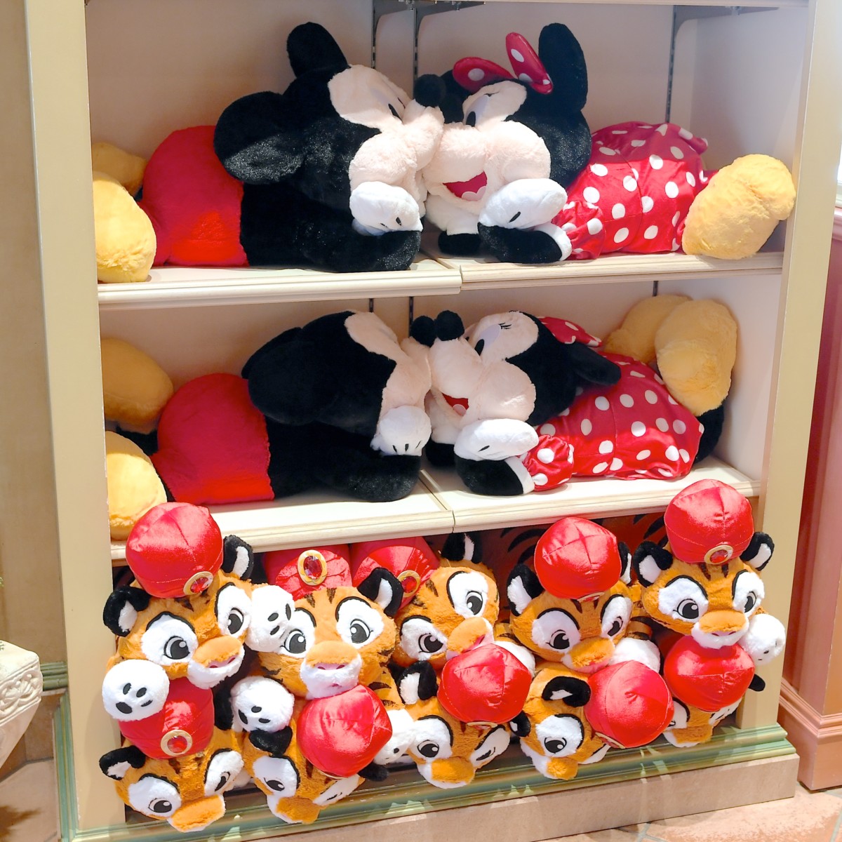 ふわもこくったりがかわいい！東京ディズニーランド抱きまくらぬいぐるみ -