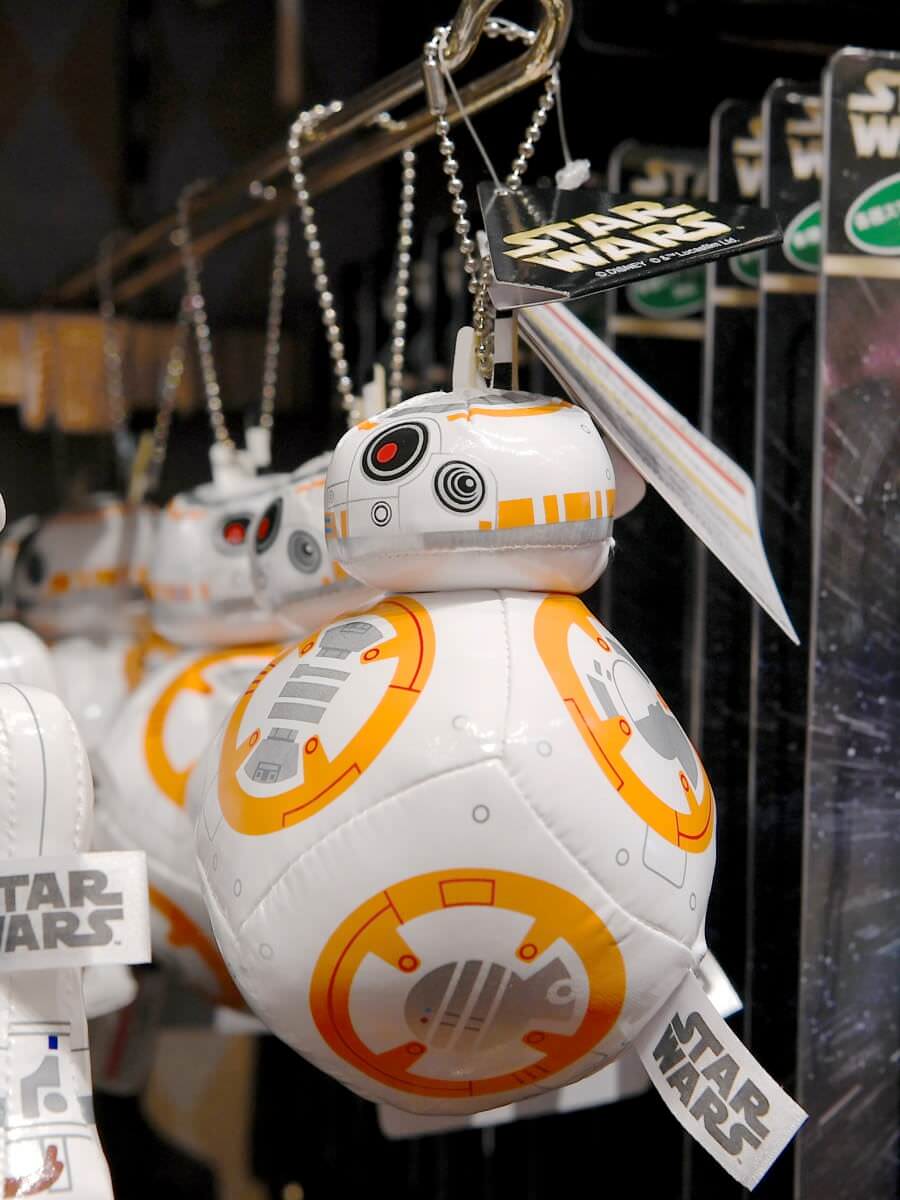 ぬいぐるみバッジやリアルなiPhoneケースも！東京ディズニーランド