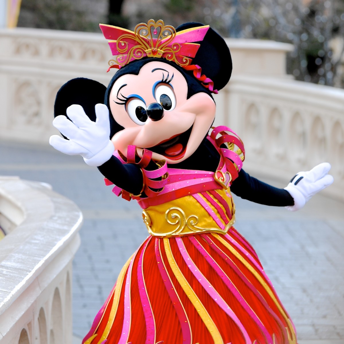 35周年リボンコスチュームで登場！東京ディズニーランド ウェルカム