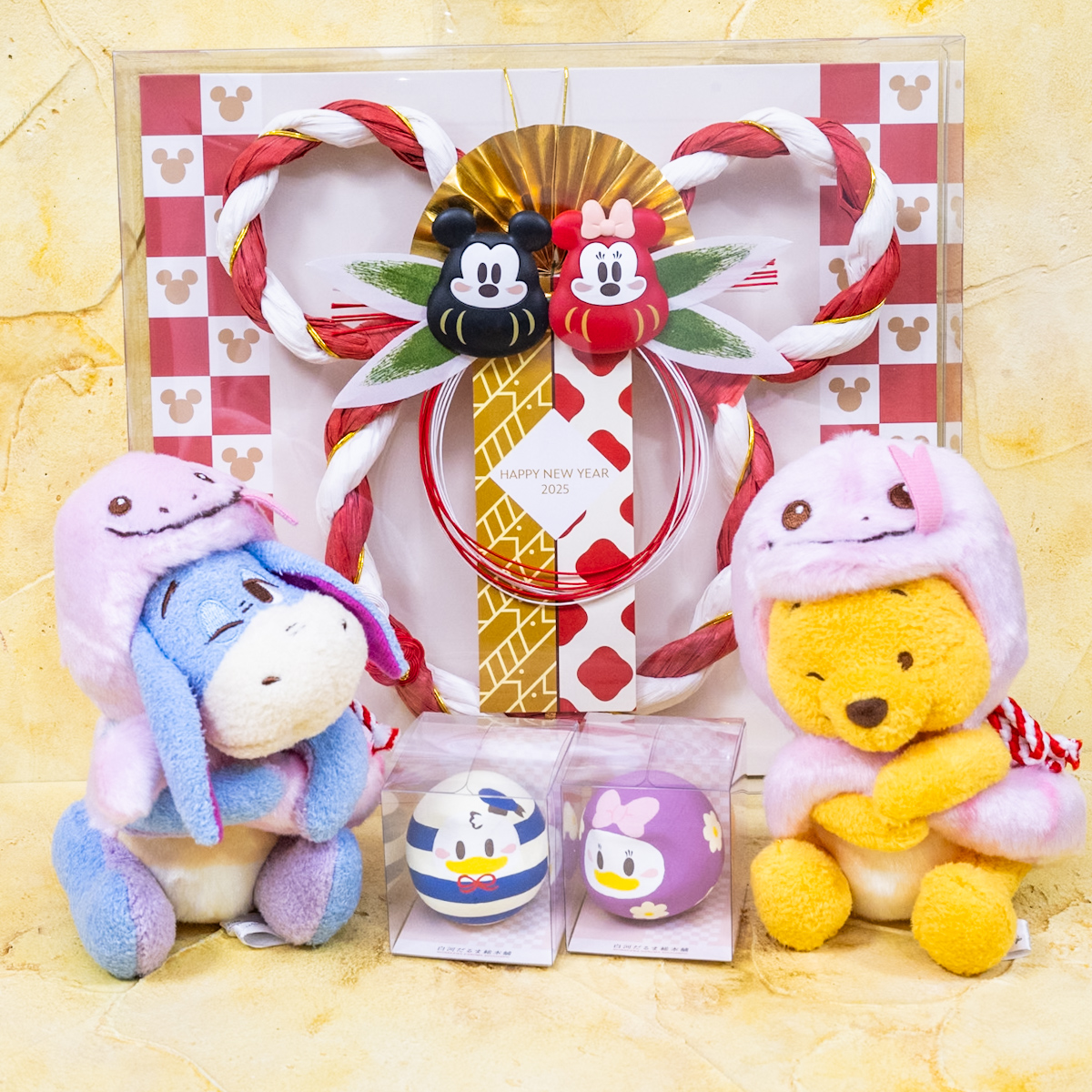 干支である巳（ヘビ）になりきったプー＆フレンズのぬいぐるみも