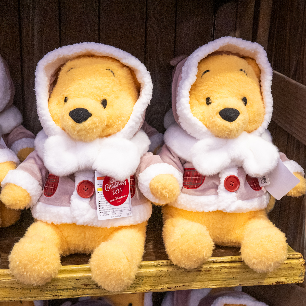 ふわもこコートを着たくまのプーさん！東京ディズニーリゾート